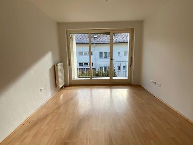 Helle 2 Zimmer Wohnung im Obergeschoss mit Balkon