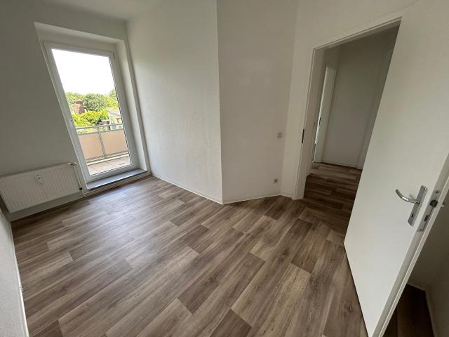 Helle 2 Zimmer Wohnung im Erdgeschoss mit Balkon!