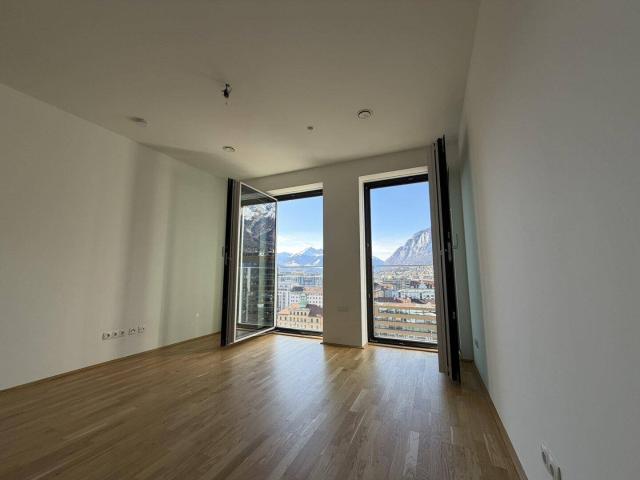 Helle 2 Zimmer Wohnung im 10. OG, WG geeignet, nahe Uni und Hauptbahnhof