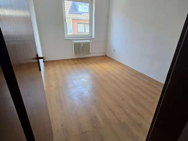 Helle 2 Zimmer Wohnung im 1. OG in Krefeld Cracau