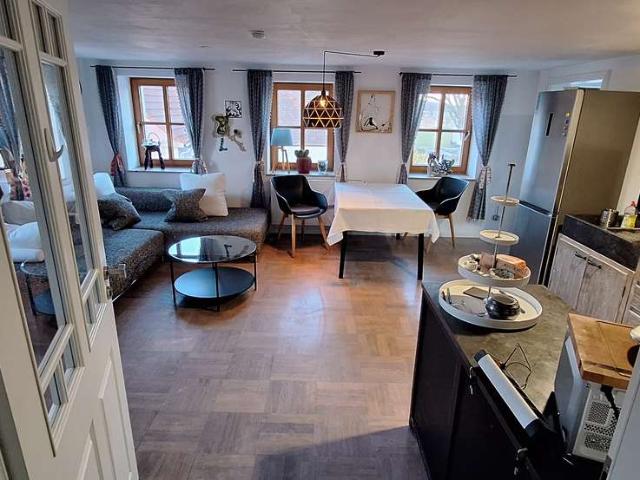 Helle 2 Zimmer Wohnung im 1. OG /plus 1. Zimmer/Bad erweiterbar/WG geeignet