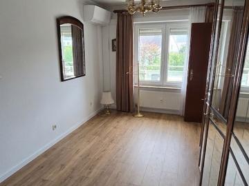 Helle 2 Zimmer Wohnung im 3.OG von 4
