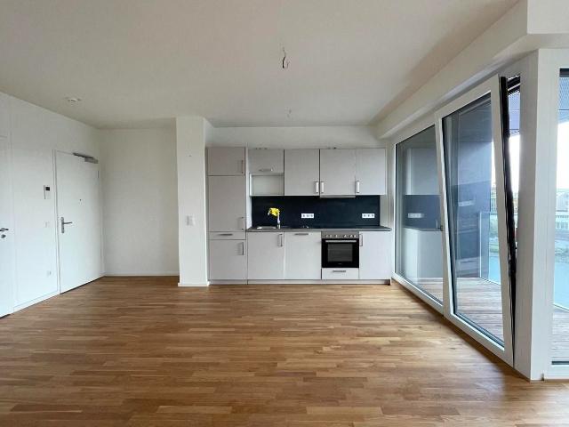Helle 2 Zimmer Wohnung im 4. OG mit Loggia und Aufzug am Baakenhafen!