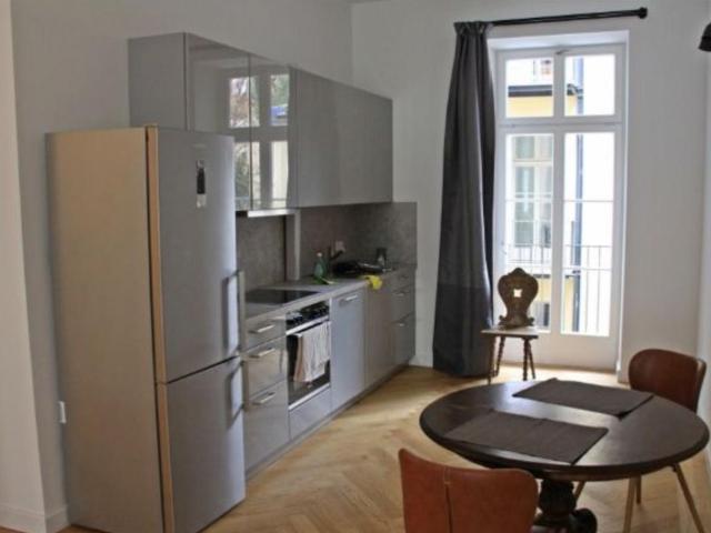 Helle 2 Zimmer Wohnung in hofseitiger Ruhelage Fußnähe U4