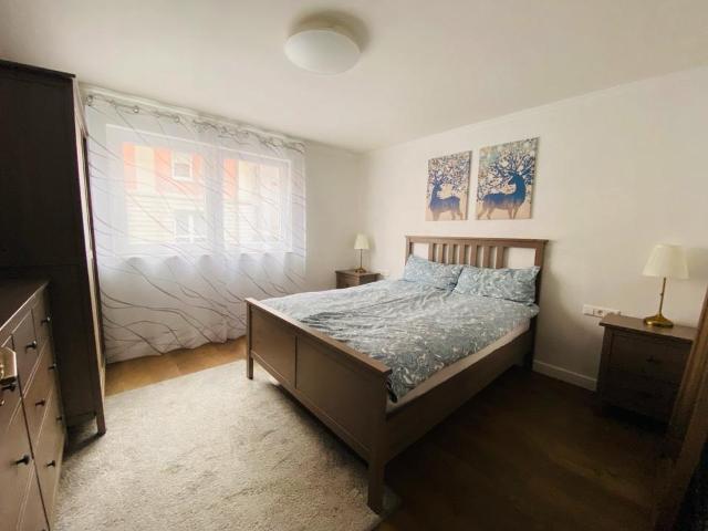 Helle 2 Zimmer Wohnung in Stuttgart Ost +zwei Garagen