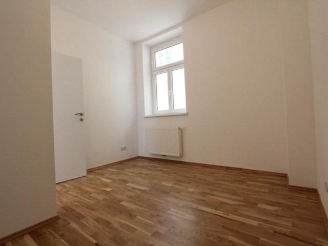 HELLE 2 ZIMMER WOHNUNG IN U BAHN NÄHE!