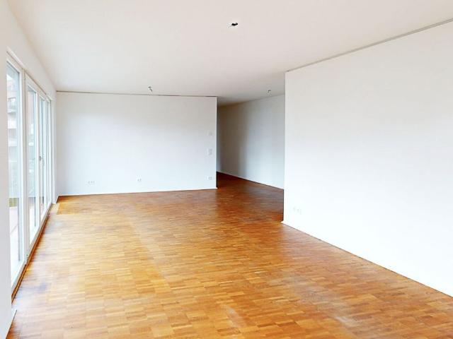 Helle 2 Zimmer Wohnung inkl. neuer EBK mit Blick ins Grüne!