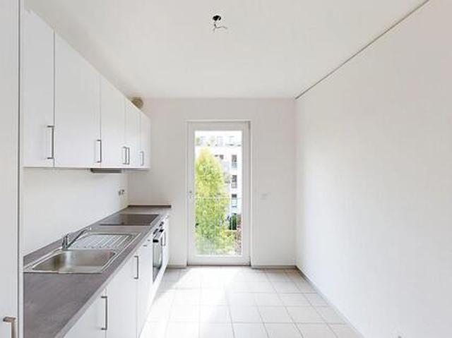 Helle 2 Zimmer Wohnung inkl. neuer EBK mit Blick ins Grüne!