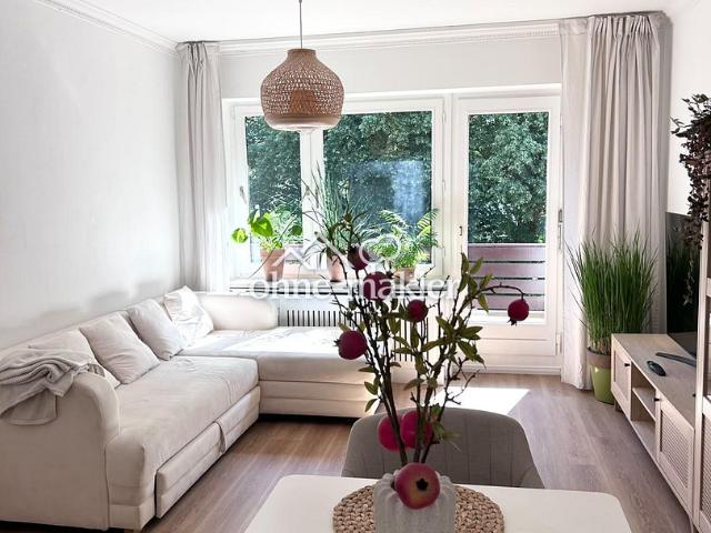 Helle 2 Zimmer Wohnung, ruhige Lage in Moosach, Balkon mit Blick ins Grüne, möbliert übernehmbar