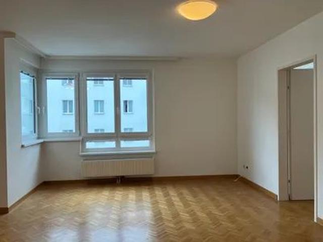 helle 2 Zimmer Wohnung