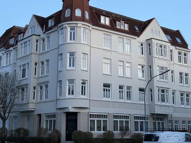 Helle 2 Zimmer Altbauwohnung mit Erker
