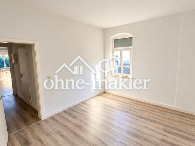 Helle 2 Zimmer Altbauwohnung mit modernem Bad – Wanne & Dusche