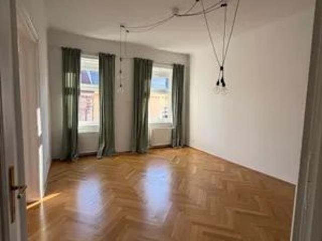 Helle 2 Zimmer Altbauwohnung