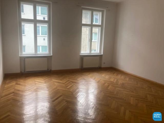 Helle 2 Zimmer Altbauwohnung