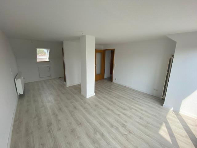 Helle 2 Zimmer Dachgeschosswohnung mit Balkon in Nienburg/Weser