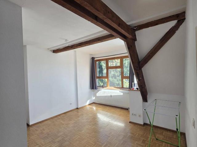 Helle 2 Zimmer Dachgeschosswohnung mit Balkon in ruhiger Lage 8020 Graz – Nachmieter gesucht!