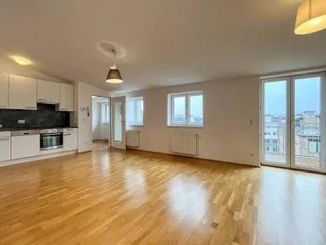 Helle 2 Zimmer Dachgeschoßwohnung mit Balkon nahe Schönbrunn