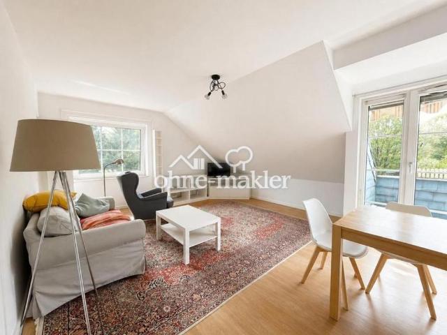 Helle 2 Zimmer Dachgeschosswohnung mit Balkon und Einzelgarage in ruhiger Lage von Hamburg Bramfeld