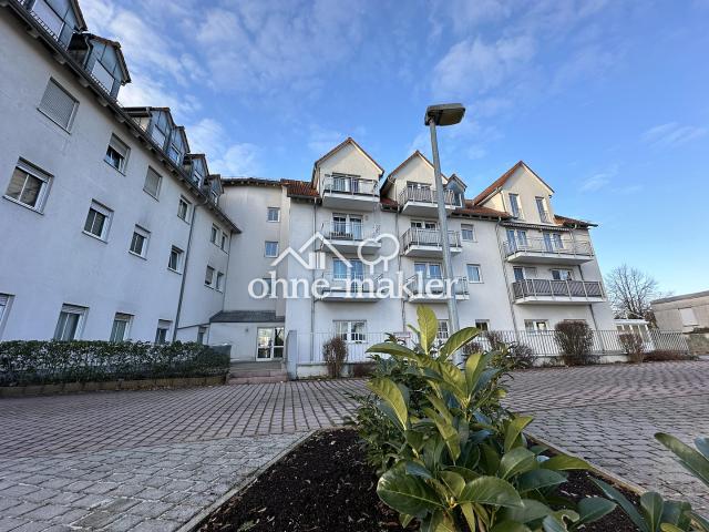 Helle 2 Zimmer Dachgeschosswohnung mit Balkon und Stellplatz in zentraler Lage von Röthenbach
