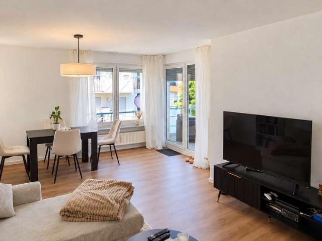 Helle 2 Zimmer Dachgeschosswohnung mit Balkon und TG Stellplatz