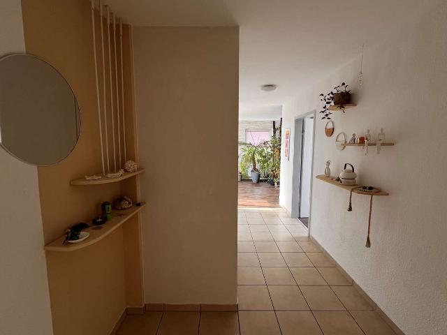 helle 2 Zimmer Dachgeschosswohnung mit Dachterrasse