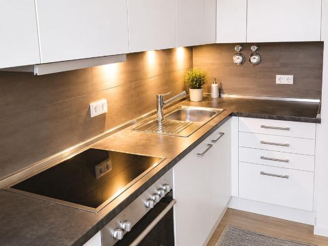 Helle 2 Zimmer Dachgeschosswohnung mit Dachterrasse und Aufzug in Wandsbek!