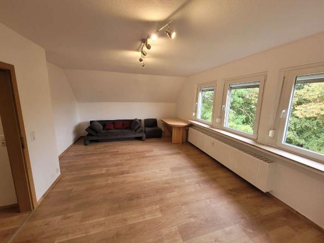 Helle 2 Zimmer Dachgeschosswohnung mit EBK & Grünblick in Essen Bergerhausen