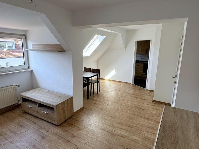 Helle 2 Zimmer Dachgeschosswohnung mit Einbauküche neue Geräte nahe S Bahn Paunsdorf
