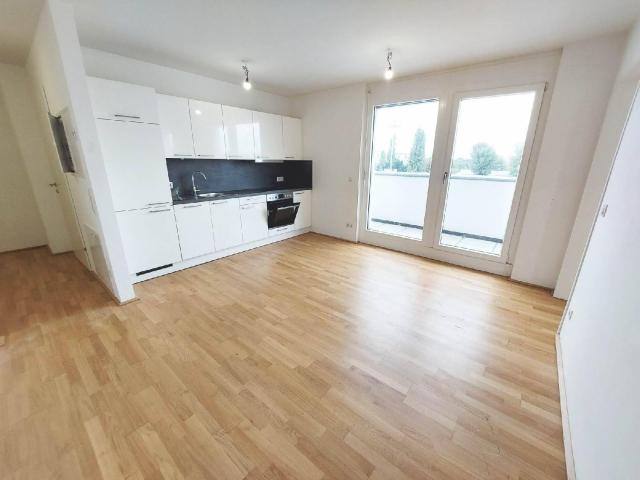 Helle 2 Zimmer Dachgeschosswohnung mit großzügiger Terrasse in der Koloniestraße!