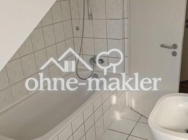 Helle 2 Zimmer Dachgeschosswohnung mit Loggia & Tiefgarage