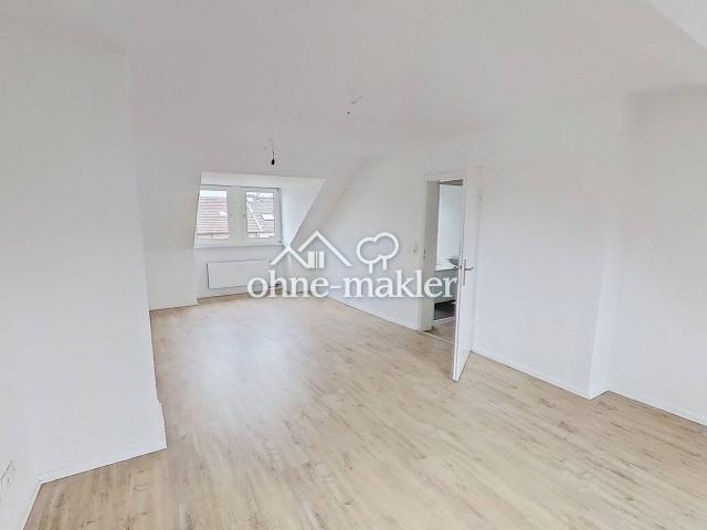 Helle 2 Zimmer Dachgeschosswohnung mit modernem Tageslichtbad in fußläufiger Nähe zur Innenstadt