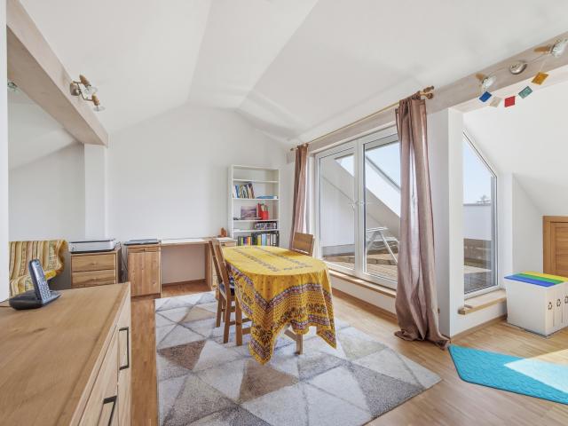 Helle 2 Zimmer Dachgeschosswohnung mit Südloggia