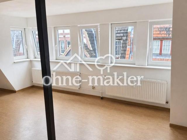 Helle 2 Zimmer Dachgeschosswohnung mitten in der Rendsburger Innenstadt – frei ab sofort