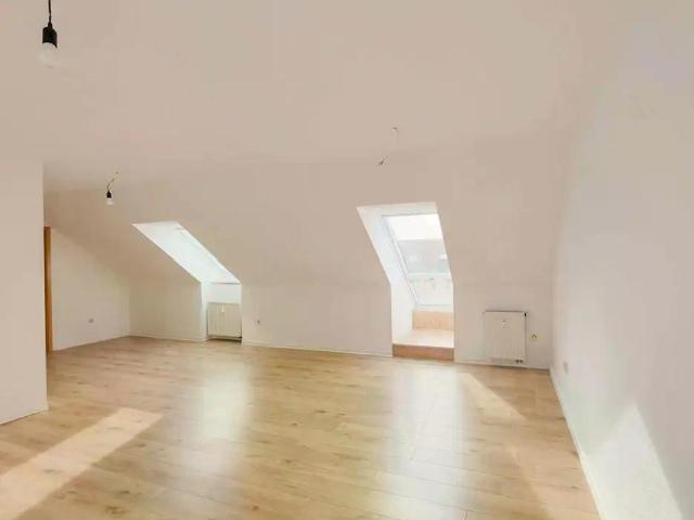 Helle 2 Zimmer Dachgeschosswohnung in Neukieritzsch OT Deutzen