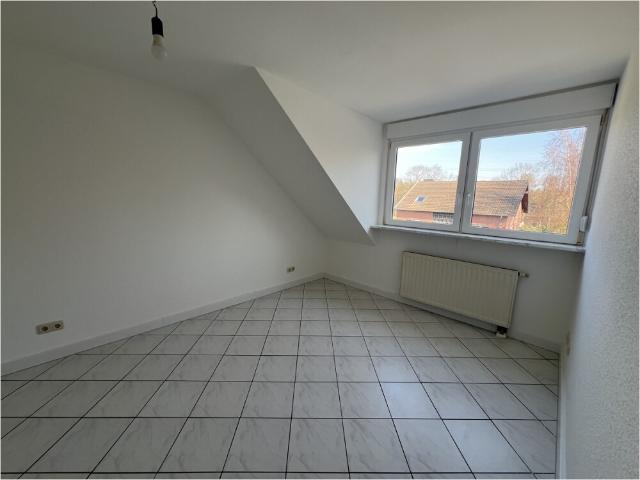 Helle 2 Zimmer Dachgeschosswohnung in Aachen Eilendorf