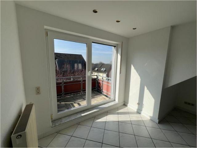 Helle 2 Zimmer Dachgeschosswohnung in Aachen Eilendorf