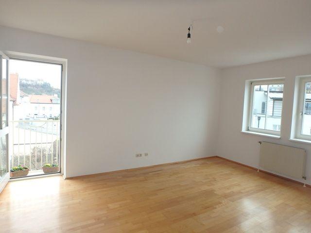 HELLE 2 ZIMMER DACHGESCHOSSWOHNUNG IN KREMS ZENTRUM