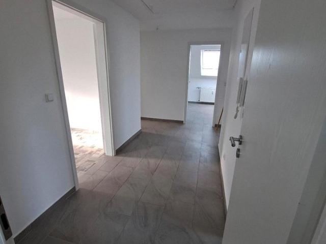 Helle 2 Zimmer Dachgeschosswohnung in ruhiger Lage