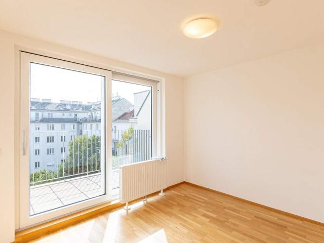 Helle 2 Zimmer DG Wohnung mit Terrasse unweit vom Hauptbahnhof
