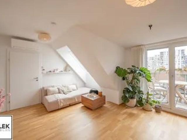 Helle 2 Zimmer DG Wohnung im jungen Neubau mit Westterrasse & Klimaanlage nur 5 Min. Fußweg zur U6 ab 1.11. / 1.12.26