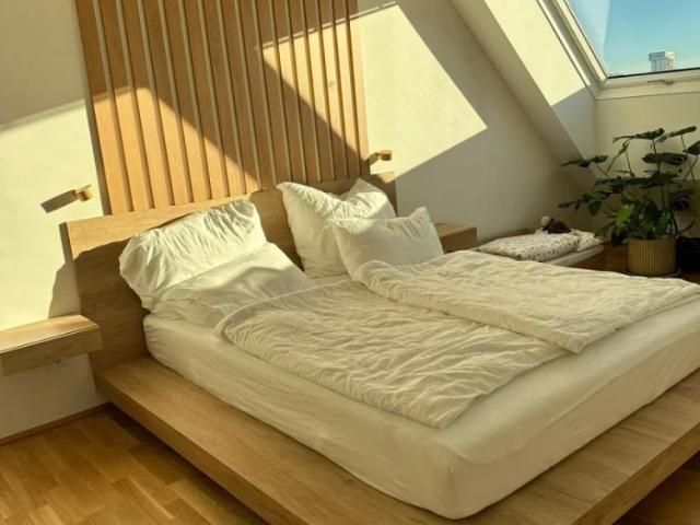 Helle 2 Zimmer DG Wohnung im jungen Neubau mit Westterrasse & Klimaanlage – nur 5 Min. Fußweg zur U6 ab 1.11. / 1.12.26