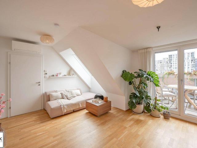 Helle 2 Zimmer DG Wohnung im jungen Neubau mit Westterrasse & Klimaanlage – nur 5 Min. Fußweg zur U6 ab 1.11. / 1.12.26