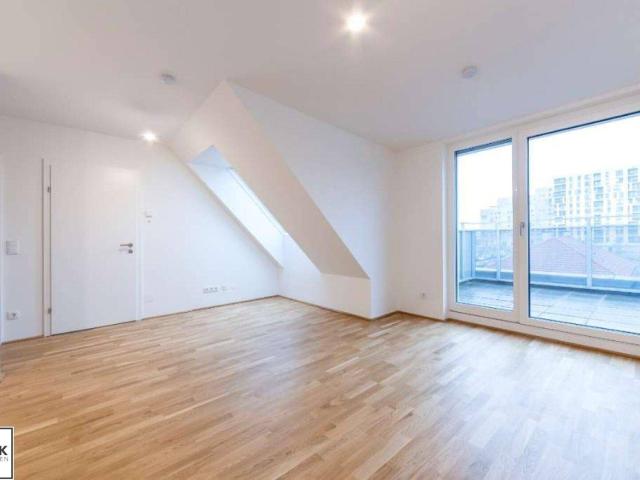 Helle 2 Zimmer DG Wohnung im jungen Neubau mit Westterrasse & Klimaanlage – nur 5 Min. Fußweg zur U6 ab 1.11. / 1.12.26