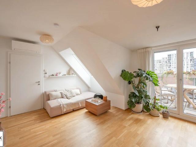 Helle 2 Zimmer DG Wohnung im jungen Neubau mit Westterrasse & Klimaanlage – nur 5 Min. Fußweg zur U6 ab 1.11. / 1.12.26