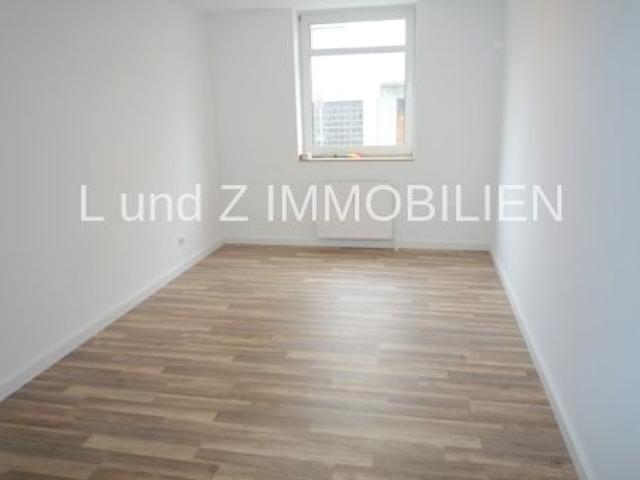 Helle Wohnung mit zwei Zimmern und moderner Einbauküche