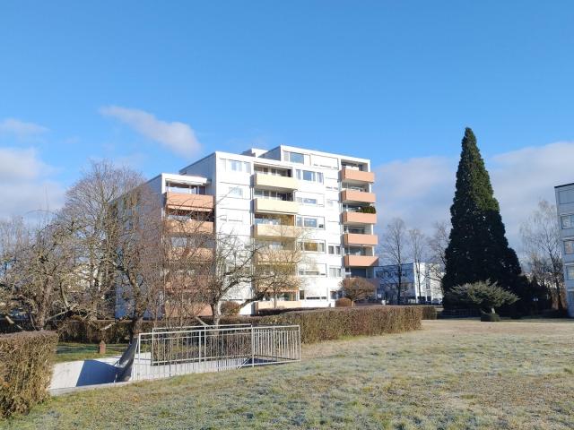 Helle 2 Zimmer Eigentumswohnung mit Südost Balkon