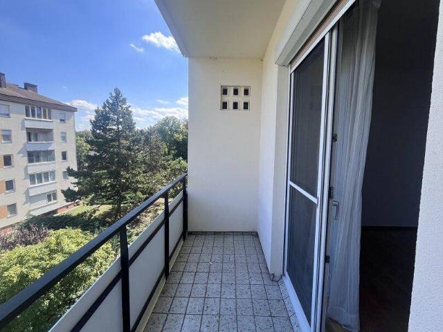 Helle 2 Zimmer Mietwohnung mit Loggia