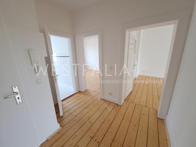 Helle 2 Zimmer mit Balkon