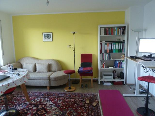 Helle 2 Zimmerwohnung in zentraler, ruhiger Lage mit Balkon, Loggia, Blick ins Grüne und Stellplatz