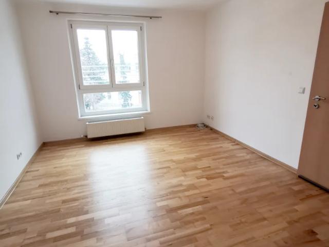 Helle 2 Zimmerwohnung mit Balkon in den Innenhof! Mietbeginn 01.10.2026